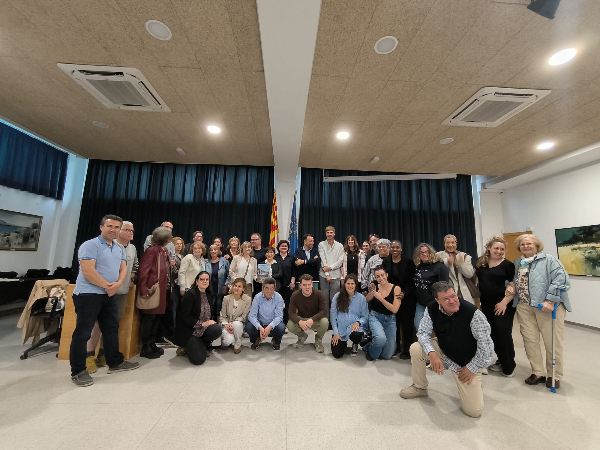 Tossa de Mar celebra amb èxit la presentació del llibre commemoratiu dels 30 anys del seu institut